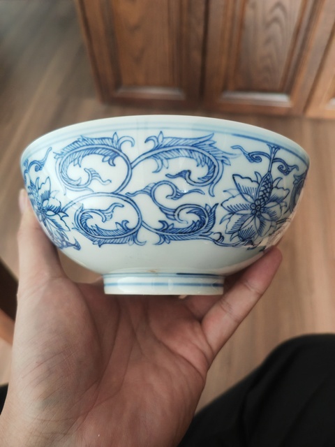 古玩陶瓷花卉紋青花碗真品鑒賞圖