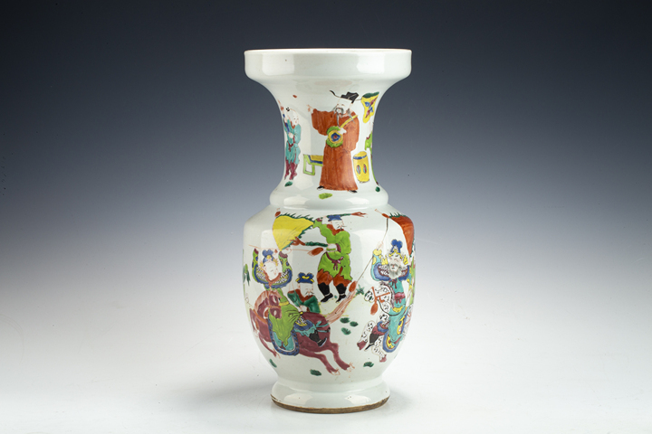 古玩陶瓷清雍正·粉彩刀馬人物紋盤口瓶真品鑒賞圖