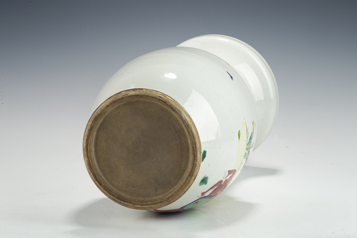 古玩陶瓷清雍正·粉彩刀馬人物紋盤口瓶真品鑒賞圖