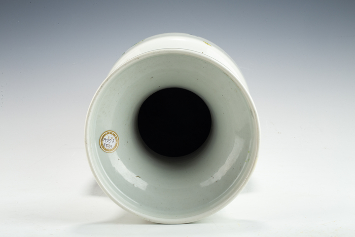 古玩陶瓷清雍正·粉彩刀馬人物紋盤口瓶真品鑒賞圖