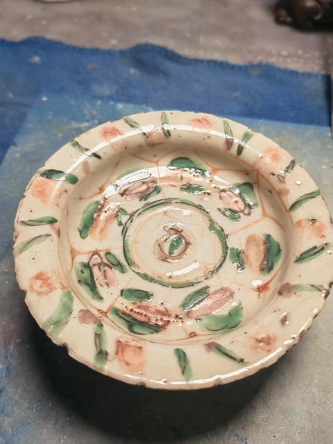 古玩陶瓷紅綠彩高足盤(pán)真品鑒賞圖