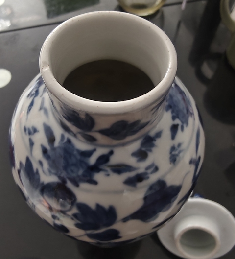 古玩陶瓷晚清青花龍紋穿花蓋瓶真品鑒賞圖