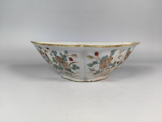 古玩陶瓷清中晚料彩花卉紋供盤真品鑒賞圖