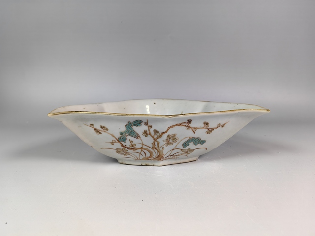 古玩陶瓷清中晚料彩花卉紋供盤真品鑒賞圖