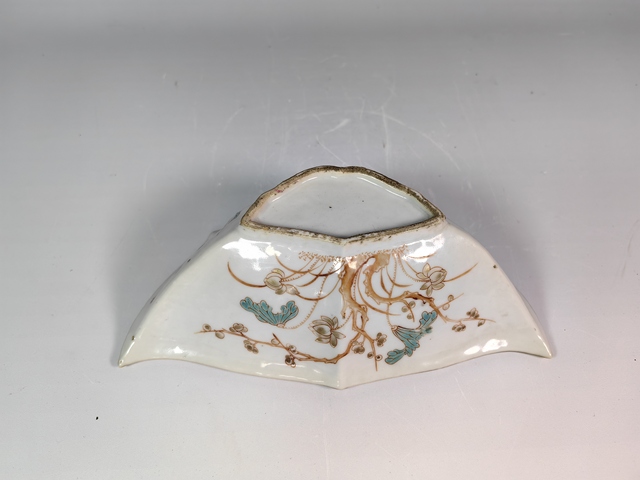 古玩陶瓷清中晚料彩花卉紋供盤真品鑒賞圖