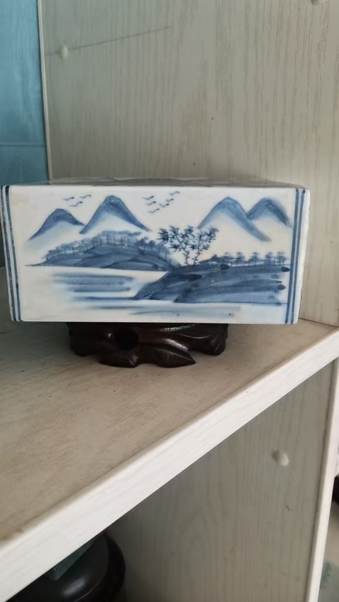 古玩陶瓷山水紋青花書擋真品鑒賞圖