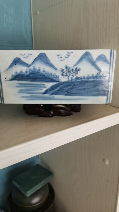 古玩陶瓷山水紋青花書擋真品鑒賞圖