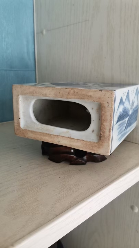 古玩陶瓷山水紋青花書擋真品鑒賞圖