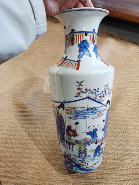 古玩陶瓷青花五彩人物觀音瓶真品鑒賞圖