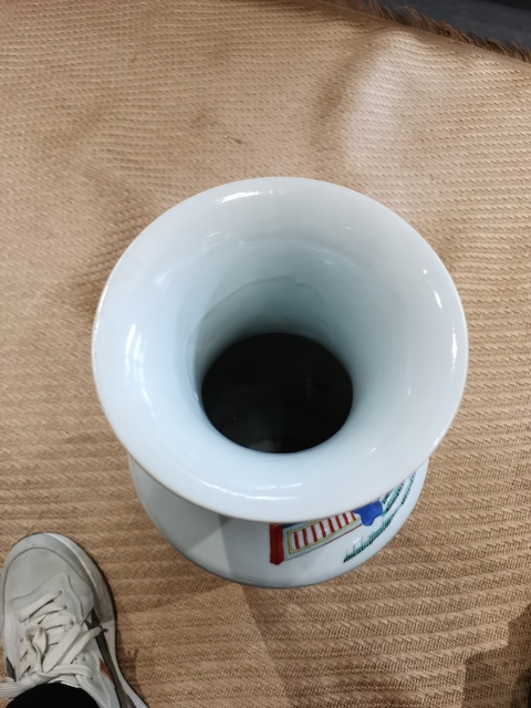 古玩陶瓷青花五彩人物觀音瓶真品鑒賞圖