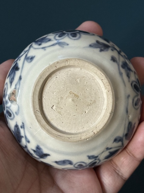 古玩陶瓷元末明初·青花纏枝花卉紋水盂真品鑒賞圖