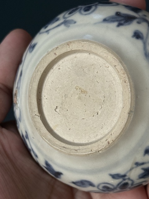 古玩陶瓷元末明初·青花纏枝花卉紋水盂真品鑒賞圖