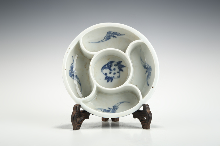 古玩陶瓷清中期·青花福壽纏枝蓮紋調色盤真品鑒賞圖