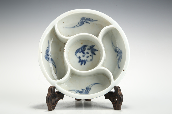 古玩陶瓷清中期·青花福壽纏枝蓮紋調色盤真品鑒賞圖