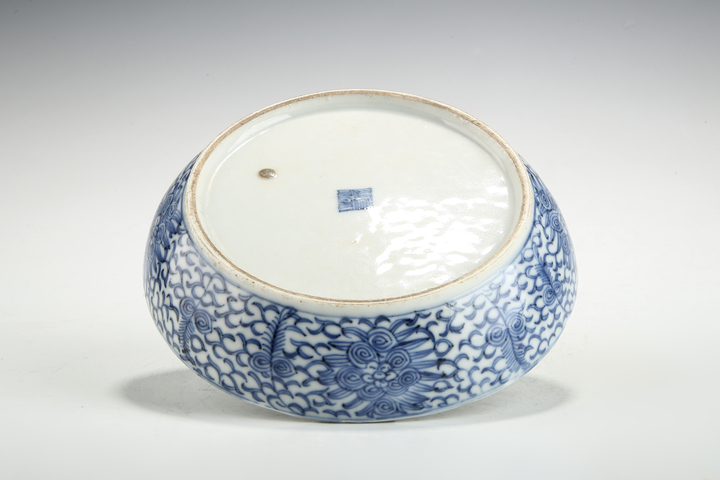 古玩陶瓷清中期·青花福壽纏枝蓮紋調色盤真品鑒賞圖