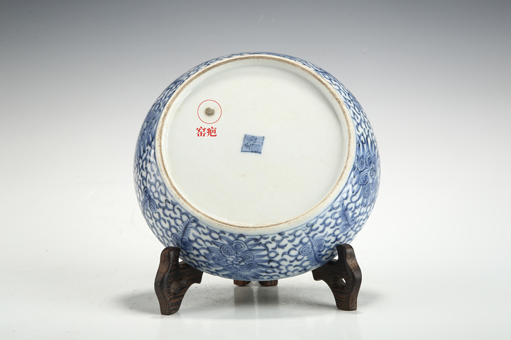 古玩陶瓷清中期·青花福壽纏枝蓮紋調色盤真品鑒賞圖