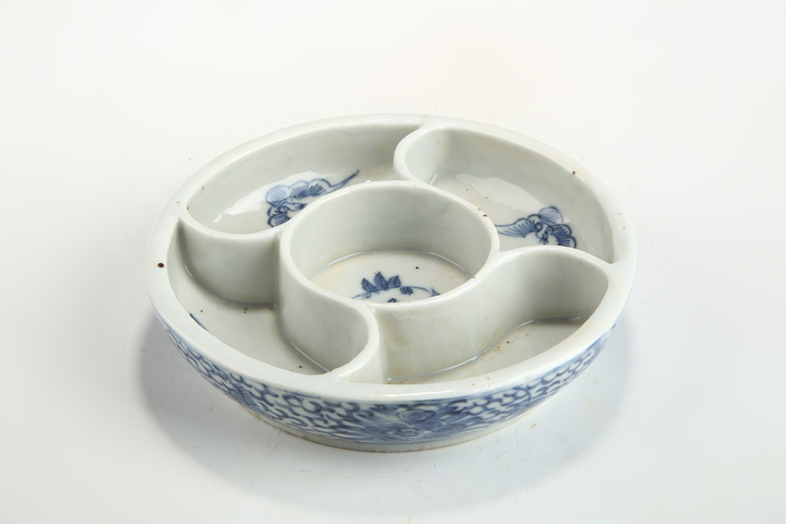 古玩陶瓷清中期·青花福壽纏枝蓮紋調色盤真品鑒賞圖