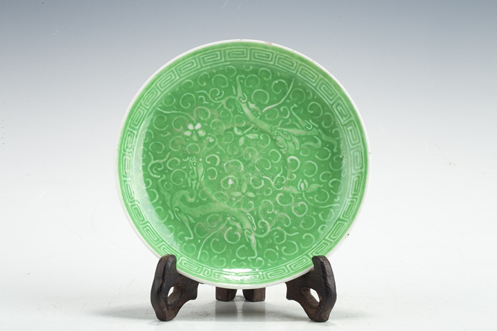 古玩陶瓷民國·綠釉堆白穿花螭龍紋盤真品鑒賞圖