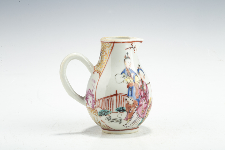 古玩陶瓷清中·廣彩人物故事紋奶壺
真品鑒賞圖