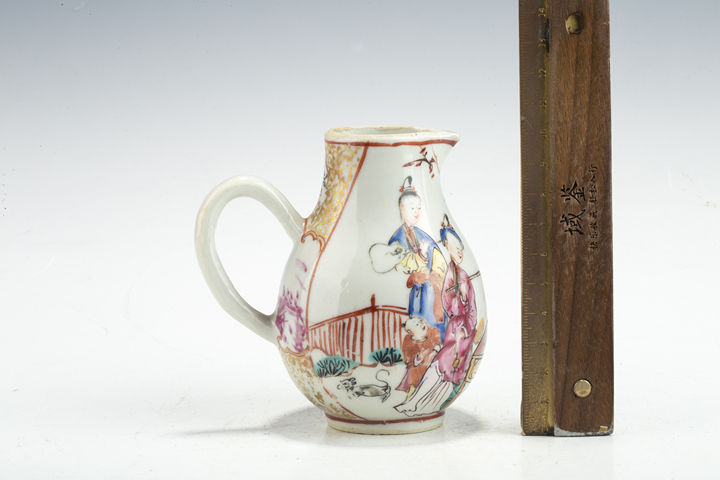 古玩陶瓷清中·廣彩人物故事紋奶壺
真品鑒賞圖