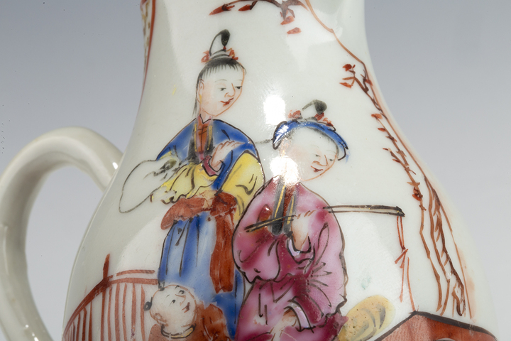 古玩陶瓷清中·廣彩人物故事紋奶壺
真品鑒賞圖