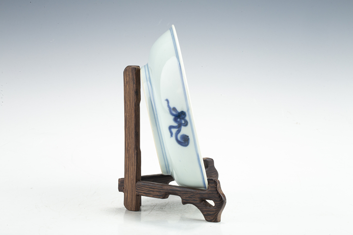 古玩陶瓷清雍正·青花夔龍紋盤拍賣，當前價格1332元