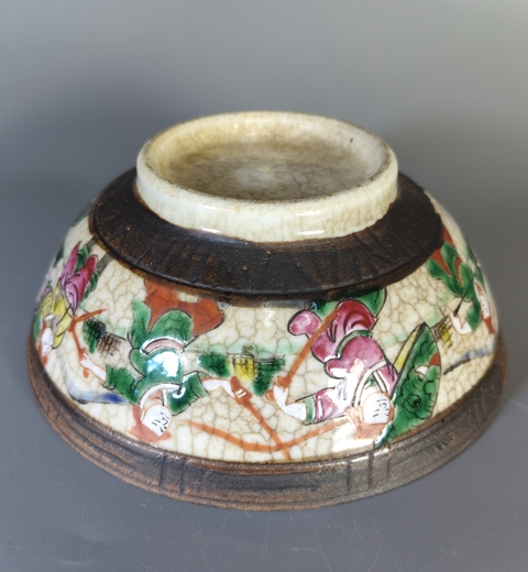 古玩陶瓷哥釉粉彩刀馬人物碗真品鑒賞圖