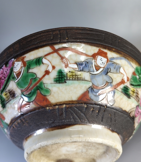 古玩陶瓷哥釉粉彩刀馬人物碗真品鑒賞圖