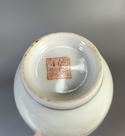 古玩陶瓷粉彩仕女人物撇口瓶真品鑒賞圖