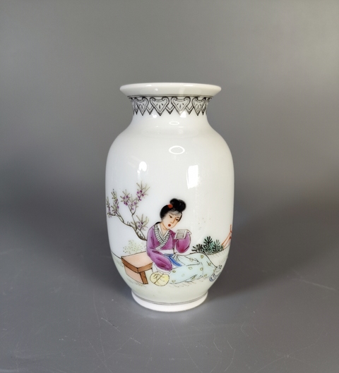 古玩陶瓷粉彩仕女人物撇口瓶真品鑒賞圖