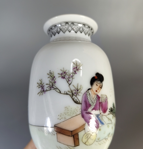 古玩陶瓷粉彩仕女人物撇口瓶真品鑒賞圖
