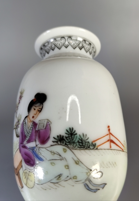 古玩陶瓷粉彩仕女人物撇口瓶真品鑒賞圖