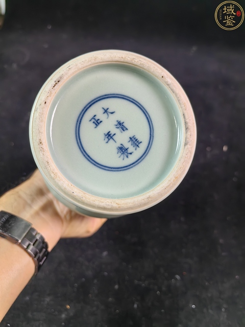 古玩陶瓷民國青釉螭龍耳洗口瓶真品鑒賞圖