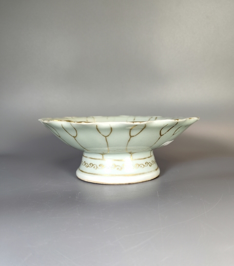 古玩陶瓷豆青釉粉彩蟲草紋高足盤真品鑒賞圖