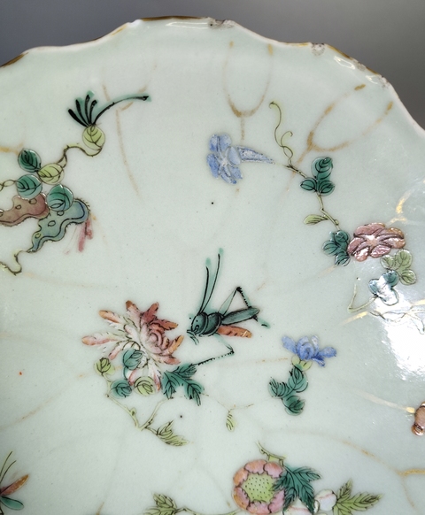 古玩陶瓷豆青釉粉彩蟲草紋高足盤真品鑒賞圖