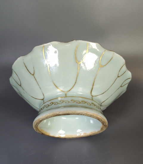 古玩陶瓷豆青釉粉彩蟲草紋高足盤真品鑒賞圖