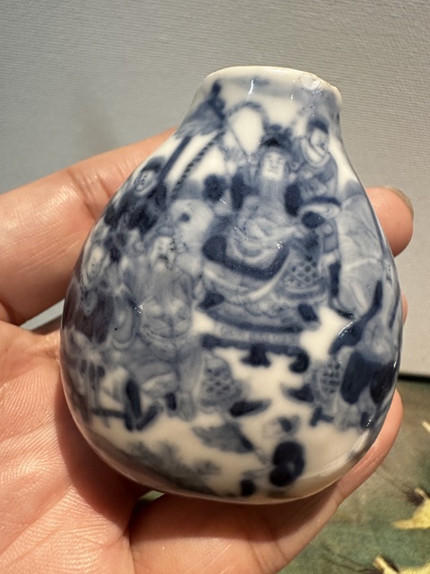 古玩陶瓷青花人物紋鼻煙壺真品鑒賞圖