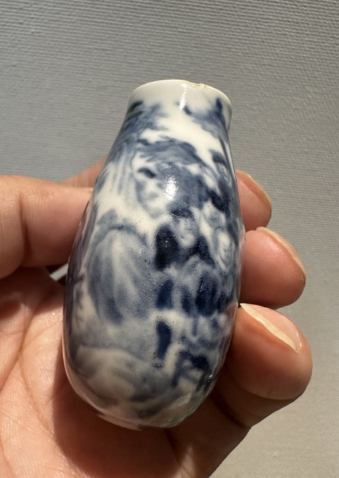 古玩陶瓷青花人物紋鼻煙壺真品鑒賞圖