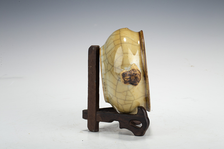 古玩陶瓷清中·哥釉鐵骨泥獸耳爐拍賣，當前價格2376元