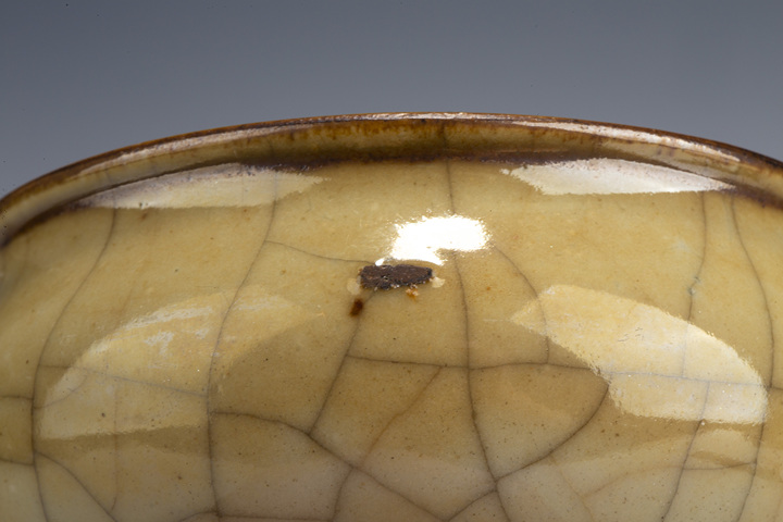 古玩陶瓷清中·哥釉鐵骨泥獸耳爐拍賣，當前價格2376元