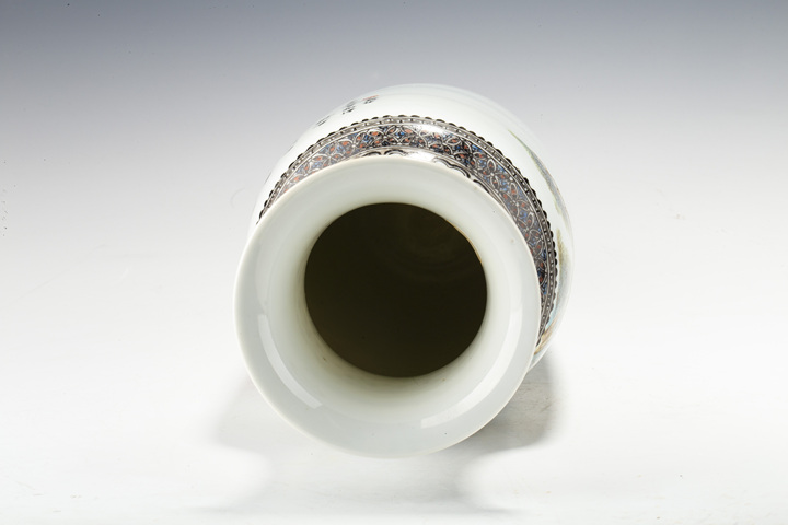 古玩陶瓷民國·吳寄甄作 粉彩三星人物紋撇口瓶真品鑒賞圖