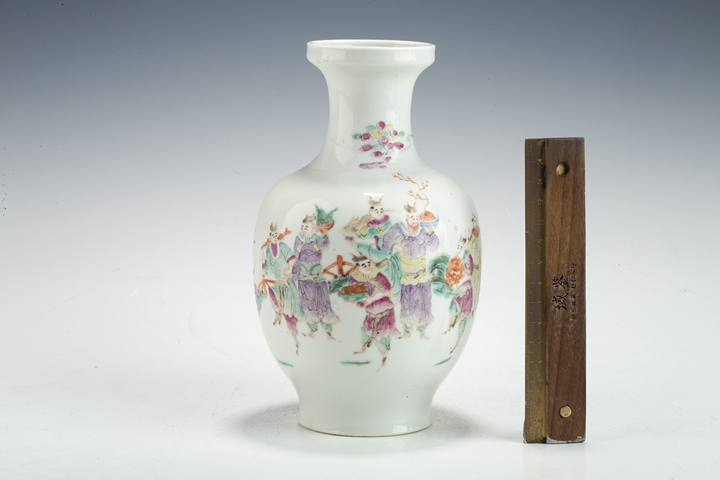 古玩陶瓷民國·粉彩八蠻進寶紋盤口瓶拍賣，當前價格258元