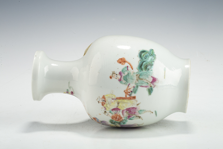 古玩陶瓷民國·粉彩八蠻進寶紋盤口瓶拍賣，當前價格258元