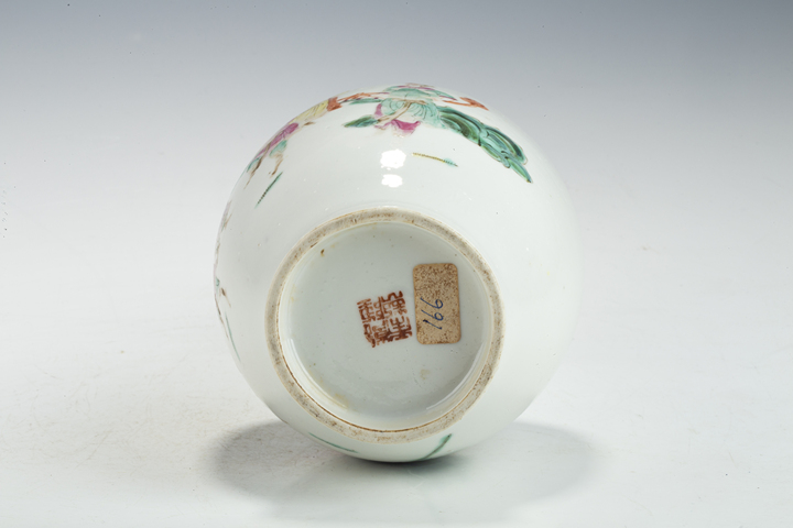 古玩陶瓷民國·粉彩八蠻進寶紋盤口瓶拍賣，當前價格258元