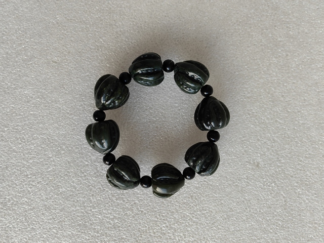 古玩玉器和田青玉手串拍賣，當(dāng)前價(jià)格398元