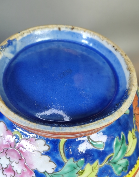 古玩陶瓷藍地粉彩花卉紋貢碗真品鑒賞圖