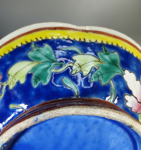 古玩陶瓷藍地粉彩花卉紋貢碗真品鑒賞圖