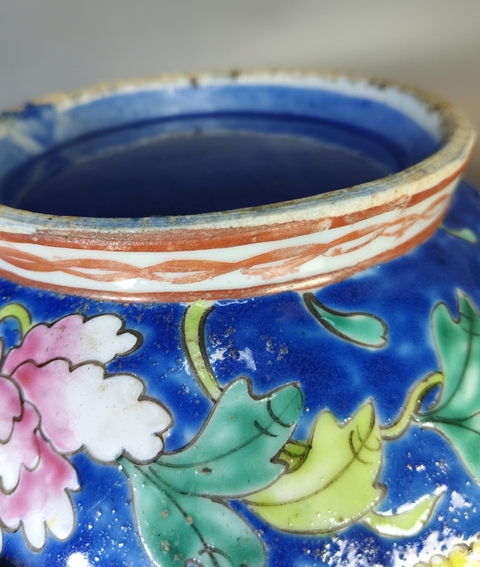 古玩陶瓷藍地粉彩花卉紋貢碗真品鑒賞圖