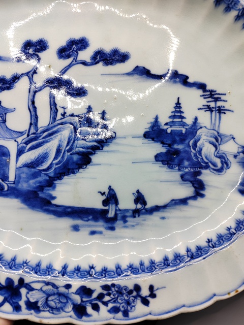 古玩陶瓷青花山水人物紋折沿盤真品鑒賞圖