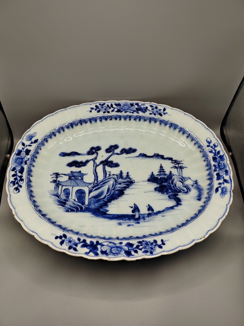 古玩陶瓷青花山水人物紋折沿盤真品鑒賞圖